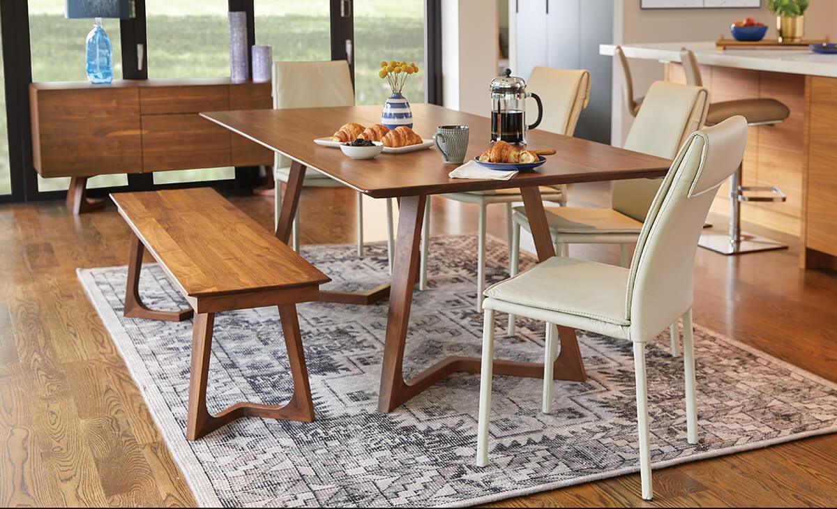 5 Essential Furniture Pieces for Indoor Entertaining